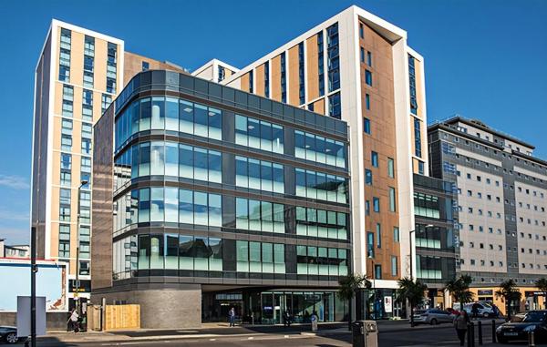 英国高校:伯恩茅斯大学(Bournemouth University,简称:BU)介绍及出国留学实用指南插图2 英国高校:伯恩茅斯大学(Bournemouth University,简称:BU)介绍及出国留学实用指南插图2