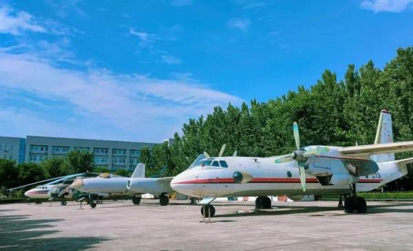 修理飞机报考什么学校?修理飞机专业介绍插图 修理飞机报考什么学校?修理飞机专业介绍插图