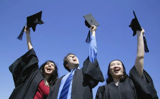 「出国留学经验」多少岁出国留学最合适?(各年龄段出国留学优劣势对比)