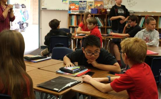 「出国留学经验」孩子什么时候出国留学最好?(各年龄优劣势分析)