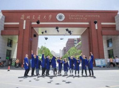 甘肃省公办本科大学2023年理科投档分数线与2022年对比